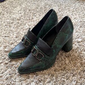 Nordstrom Rack Stylish Green and Black Heels Womens Size 7